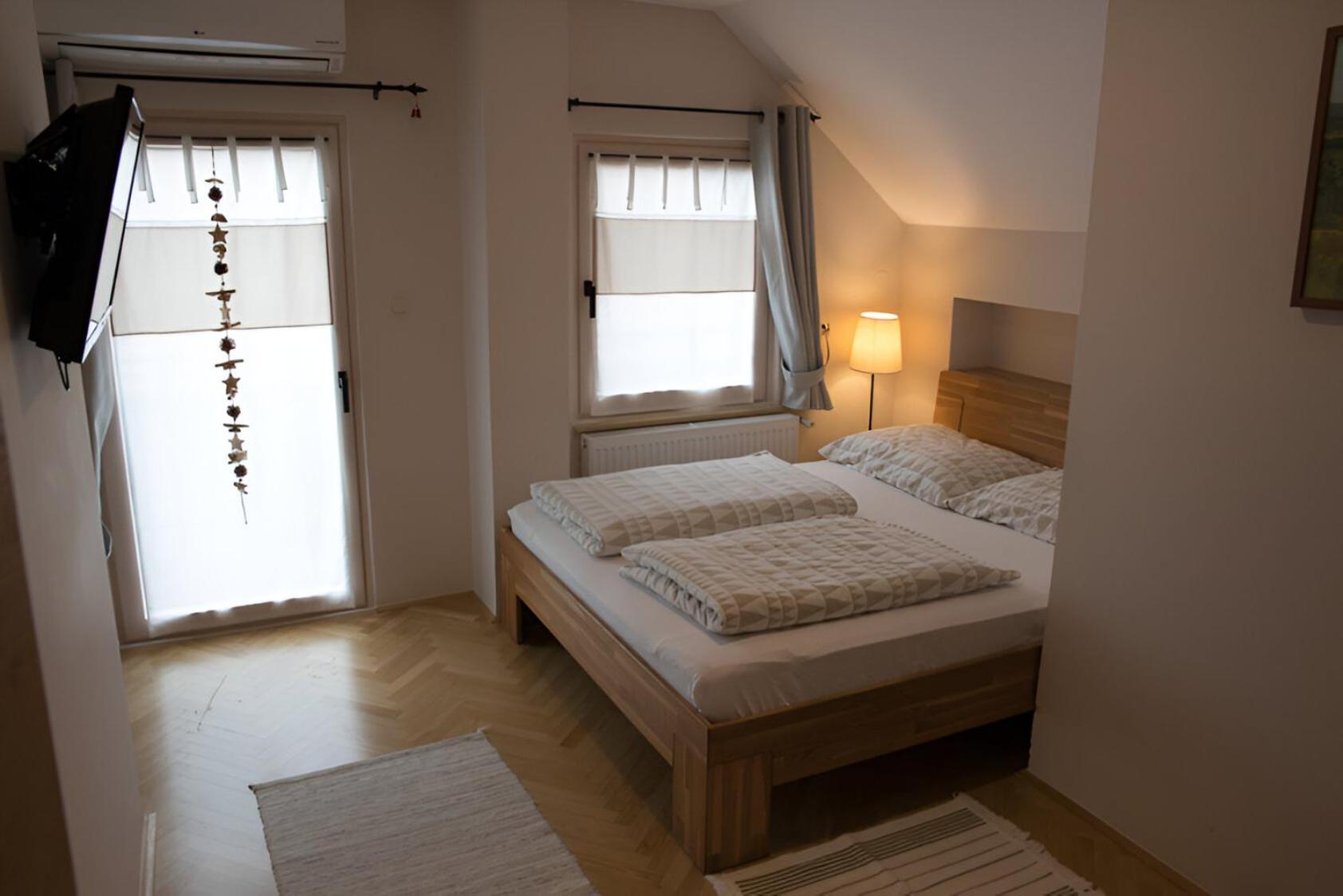 Bed & Breakfast Dvorec Petrovče Extérieur photo