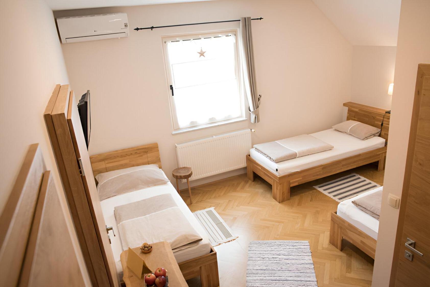 Bed & Breakfast Dvorec Petrovče Extérieur photo